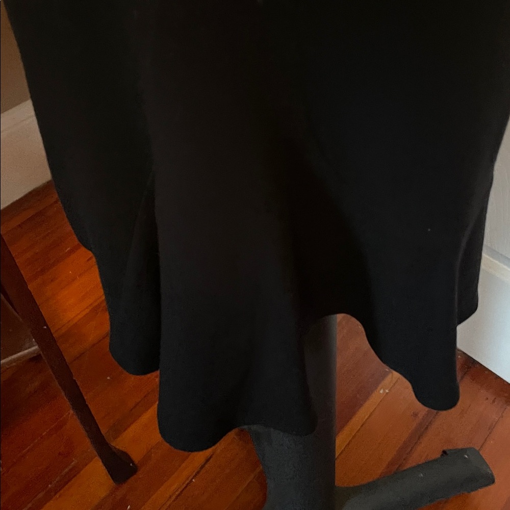 Givenchy Classic Black Pencil Skirt - Sleek Women's Workwear - Picture 3 of 5
